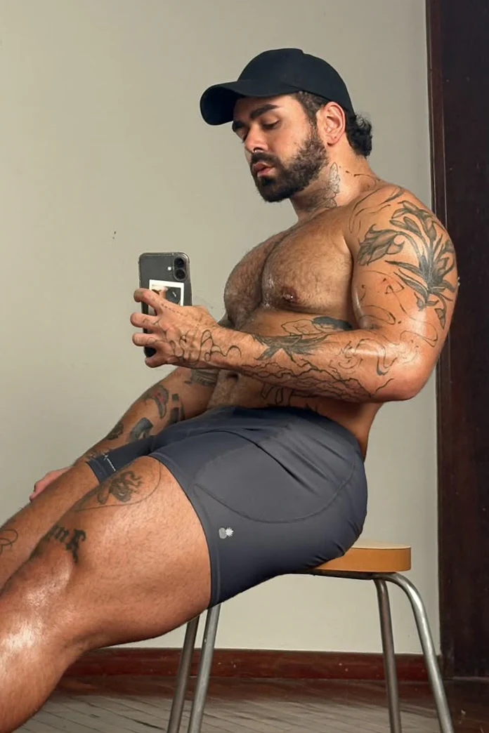 Lustrous Scrunch-Butt 4.5" Bike Shorts - Graphite - Image 13